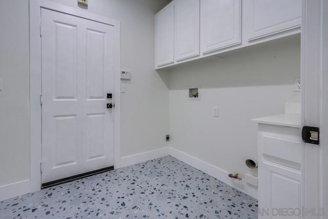 2482 San Clemente Ave, Vista CA: https://media.crmls.org/mediaz/e5cdfa93-7605-414b-b9e2-4bf8edd07630.jpg