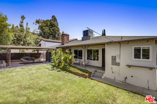 1142 Arbor Dell Road, Los Angeles CA: https://media.crmls.org/mediaz/e5cdfcf0-7749-4105-9d26-1898e2a0b1ea.jpg
