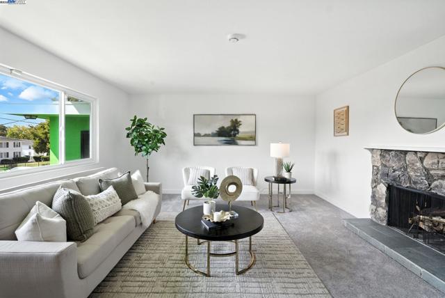 3101 61St Ave, Oakland CA: https://media.crmls.org/mediaz/e5ce289c-b59d-4a28-9e72-e46383dff860.jpg