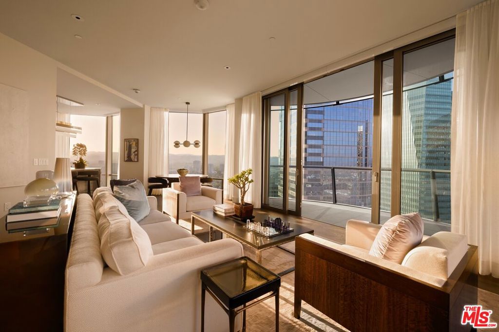 211 W Elm Court #28C