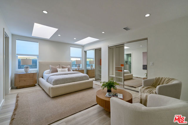 4211 W Woodland Avenue, Burbank CA: https://media.crmls.org/mediaz/e5ce2c77-f1fd-4e40-bae2-3269fb8f1eac.jpg