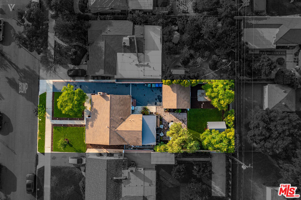 https://media.crmls.org/mediaz/e5ce331a-a523-4364-a88a-ce27c121b76f.jpg?preset=X-Large