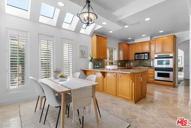 11840 Rowles Court, Los Angeles CA: https://media.crmls.org/mediaz/e5ced78a-faa6-4bbb-b9aa-7e925beb41af.jpg