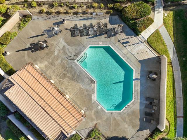 3356 Corte Tiburon, Carlsbad CA: https://media.crmls.org/mediaz/e5cfc474-5006-4b0f-926b-95b22599143b.jpg