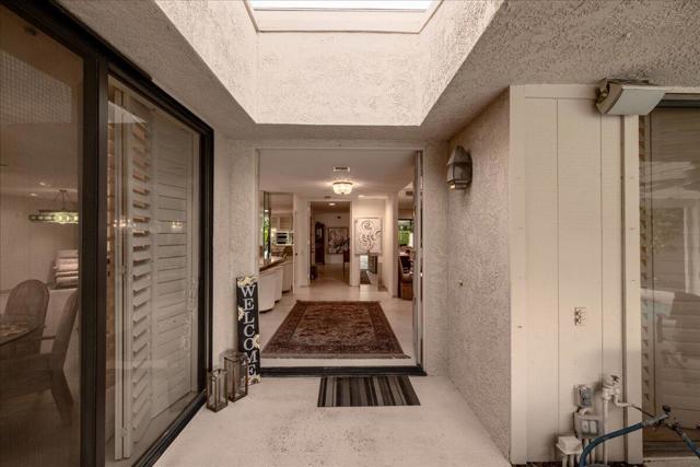 19 Colgate Drive, Rancho Mirage CA: https://media.crmls.org/mediaz/e5d03f60-77b5-4d4c-b253-36d6a51f1760.jpg