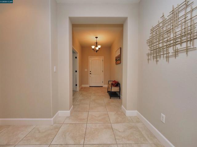 335 Suez Canal Lane, Sacramento CA: https://media.crmls.org/mediaz/e5d0c4ba-e49e-421c-a43e-f1f1aa88df46.jpg