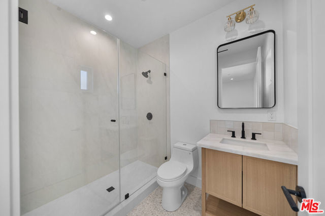 1688 N Sierra Bonita Avenue, Pasadena CA: https://media.crmls.org/mediaz/e5d0de6d-3cb7-41c8-8500-b63ca584d28f.jpg