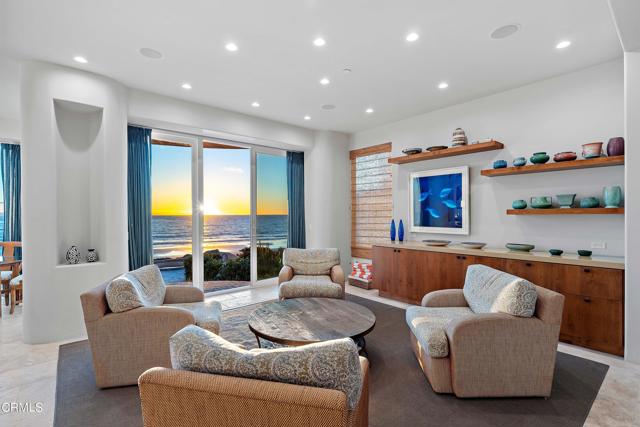 2956 Solimar Beach Drive Drive, Ventura CA: https://media.crmls.org/mediaz/e5d14618-f1e7-4e41-b97b-771ae4a19de5.jpg