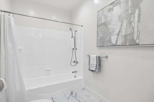 2684 Summit Drive, Burlingame CA: https://media.crmls.org/mediaz/e5d15b9c-0942-4141-b4c9-67a95116bb2e.jpg