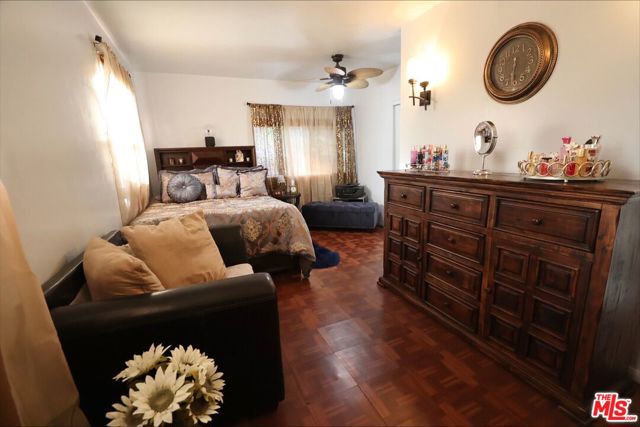 1855 Corinne Avenue, Long Beach CA: https://media.crmls.org/mediaz/e5d1d389-106b-4a8c-b1c5-7174c394d3fa.jpg