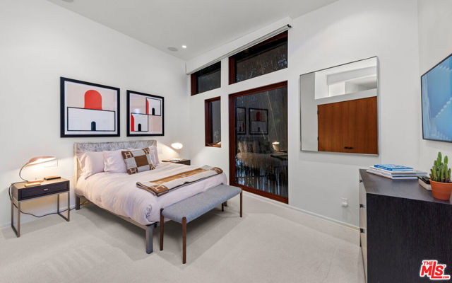 1659 Waynecrest Drive, Beverly Hills CA: https://media.crmls.org/mediaz/e5d1ee13-ea44-4228-8c28-f3a022b06396.jpg