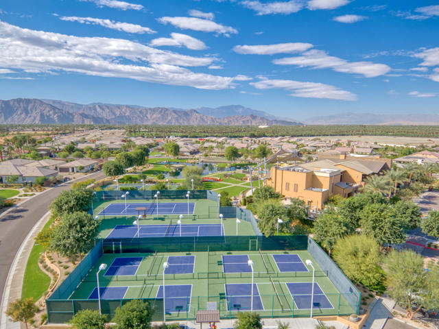 50565 Monterey Canyon Drive, Indio CA: https://media.crmls.org/mediaz/e5d28706-0873-4a2b-99e8-2aec316bf66a.jpg