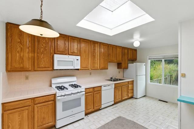 662 Colby Street, San Francisco CA: https://media.crmls.org/mediaz/e5d2914a-6e5b-43e6-90af-1df154e88cab.jpg