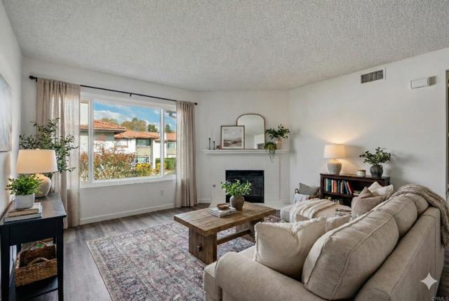 Detail Gallery Image 5 of 23 For 9829 Caspi Gardens Dr #6,  Santee,  CA 92071 - 2 Beds | 1 Baths
