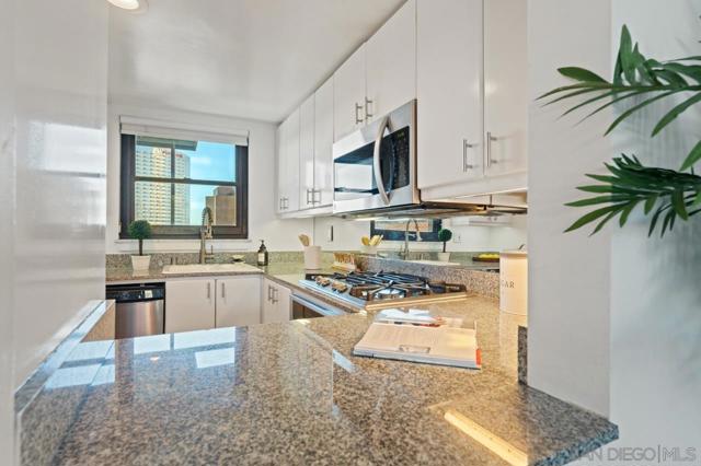 500 W Harbor Dr, San Diego CA: https://media.crmls.org/mediaz/e5d2b252-d0c4-4a80-9e0e-183e616c8bb8.jpg