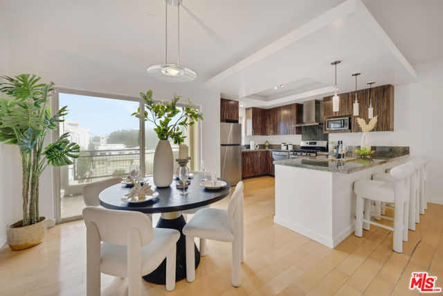 1529 S Westgate Avenue, Los Angeles CA: https://media.crmls.org/mediaz/e5d389c1-9d89-4654-9bcd-681c01614b89.jpg