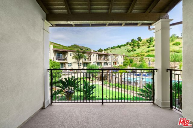 4454 Paxton Place, Calabasas CA: https://media.crmls.org/mediaz/e5d3b853-c94c-41b2-beab-3c5f74522cd7.jpg
