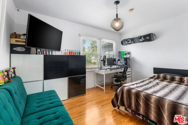 3229 Rosewood Avenue, Los Angeles CA: https://media.crmls.org/mediaz/e5d3bcab-5d69-411d-885d-49b24ecb13ab.jpg