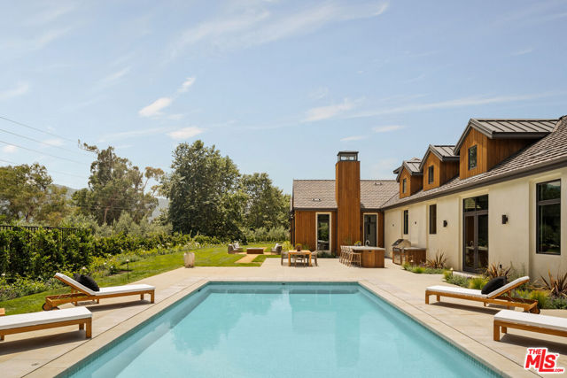 26719 Mulholland Highway, Calabasas CA: https://media.crmls.org/mediaz/e5d3c741-e101-4621-a4b6-fc1976b74b3e.jpg