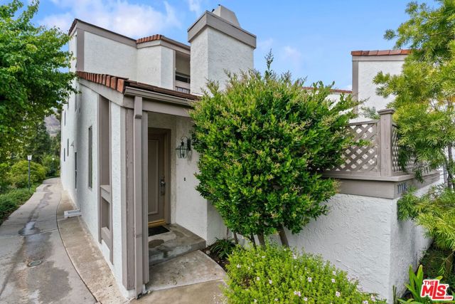 17114 Palisades Circle, Pacific Palisades CA: https://media.crmls.org/mediaz/e5d3d350-008c-437e-8b3f-3ec1ce6b8aec.jpg