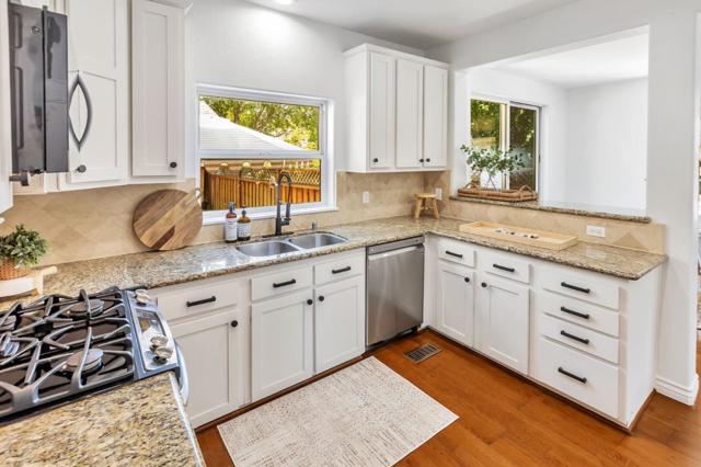 221 Creekside Village Drive, Los Gatos CA: https://media.crmls.org/mediaz/e5d3e0a8-d837-4714-95a8-eea56934c427.jpg