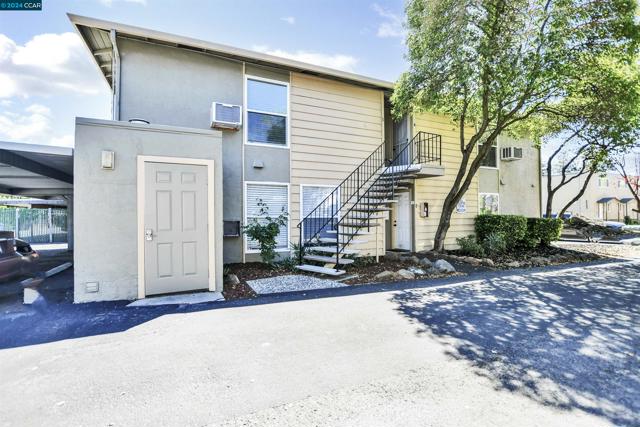 Image 3 of 37 For 2236 Hillsborough Ct