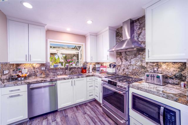 34505 Salinas Pl, Fremont CA: https://media.crmls.org/mediaz/e5d4ef38-ff9c-463a-8d88-2e101b16c352.jpg