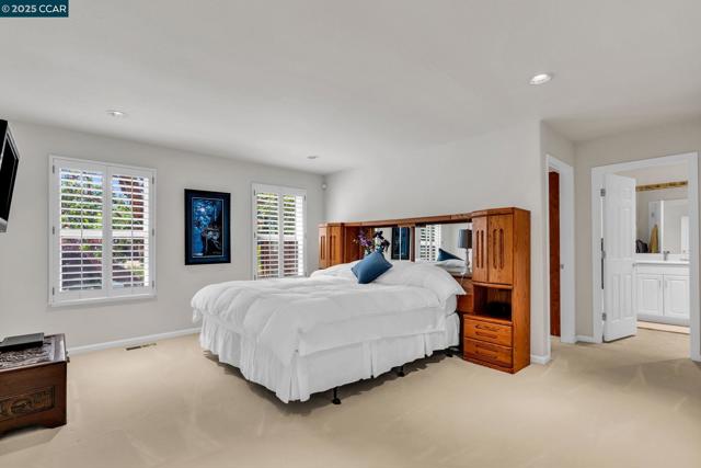 2032 Vanderslice Ave, Walnut Creek CA: https://media.crmls.org/mediaz/e5d4f27e-af12-4b11-bf0d-06a490324abd.jpg