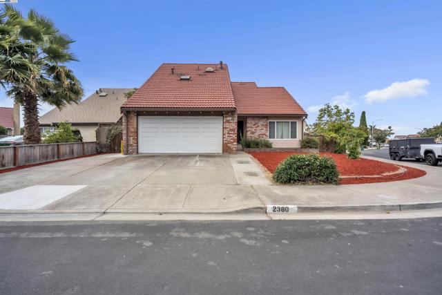 2380 Cabrillo Dr, Hayward CA: https://media.crmls.org/mediaz/e5d4f41c-50a7-411b-b90a-cb8524d24696.jpg