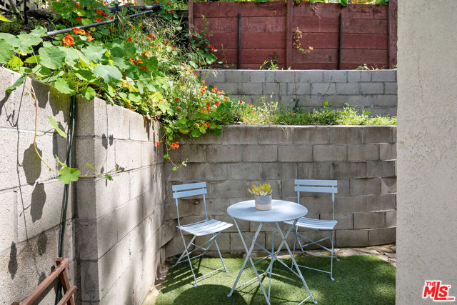 2059 Laurel Canyon Boulevard, Los Angeles CA: https://media.crmls.org/mediaz/e5d55c5e-2807-4d74-bce5-d2df40afeee5.jpg