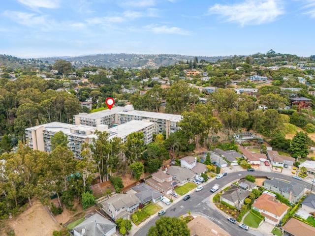 400 Davey Glen Road, Belmont CA: https://media.crmls.org/mediaz/e5d5bfc0-b696-48a1-8b37-e98446c6d00c.jpg