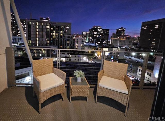 1551 4Th Avenue, San Diego CA: https://media.crmls.org/mediaz/e5d60507-1b96-4105-8d6c-872069d4e282.jpg