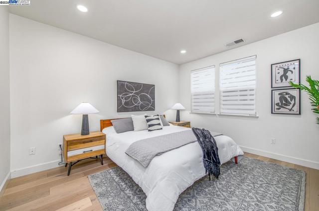 7018 Stags Leap Ln, Dublin CA: https://media.crmls.org/mediaz/e5d6593b-78d9-4766-82f5-56d9d2216d51.jpg