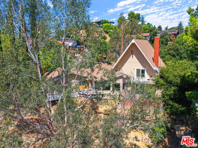 4236 Ensenada Drive, Woodland Hills CA: https://media.crmls.org/mediaz/e5d667ae-2ee7-465e-be07-61b8ecf40169.jpg