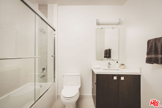 118 N Kings Road, Los Angeles CA: https://media.crmls.org/mediaz/e5d6be88-cc35-4a77-b463-6ade3ea5aeb6.jpg