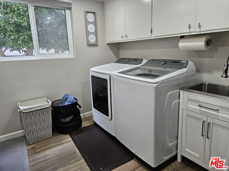 https://media.crmls.org/mediaz/e5d70d34-e5e1-4d1d-b861-74bd275e5e55.jpg?preset=X-Large