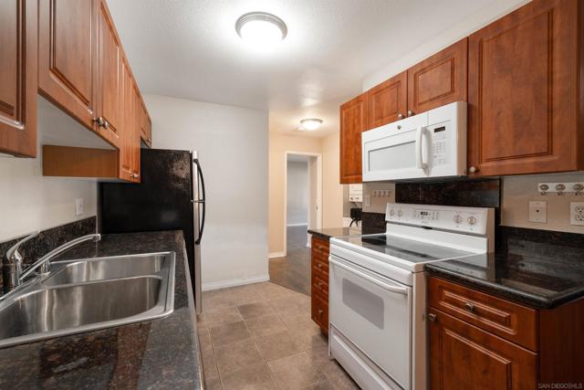 2970 Alta View Dr, San Diego CA: https://media.crmls.org/mediaz/e5d79312-562f-4322-884a-cfe77ba669c8.jpg