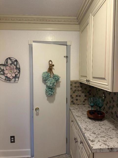 2727 Blenheim Avenue, Redwood City CA: https://media.crmls.org/mediaz/e5d7a2e3-39db-4508-afa7-55f9ed1fc67f.jpg