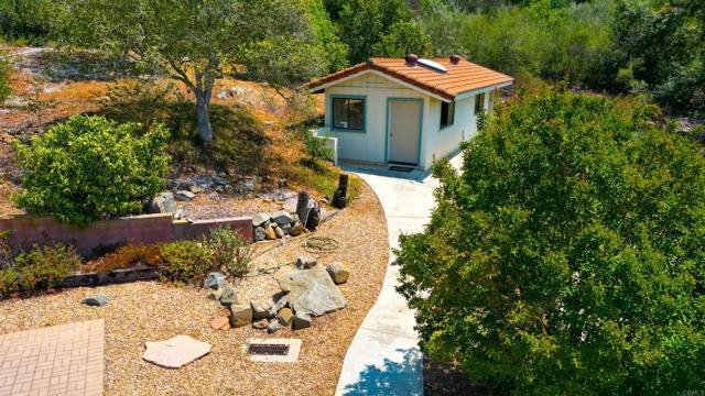Detail Gallery Image 7 of 52 For 2382 Mirador, Vista,  CA 92084 - 3 Beds | 2/1 Baths