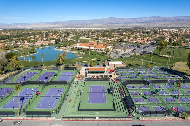 40155 Baltusrol Circle, Palm Desert CA: https://media.crmls.org/mediaz/e5d7cea8-2804-4b7c-b555-b4b98681770e.jpg
