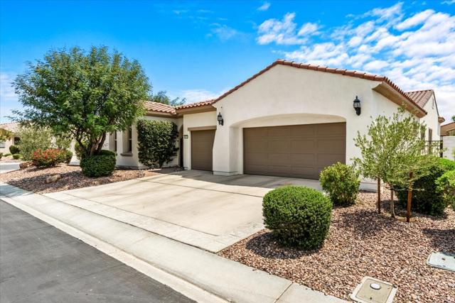 40426 Calle Estela, Indio CA: https://media.crmls.org/mediaz/e5d7ec0a-e54e-413e-b7f7-23666991fc6b.jpg