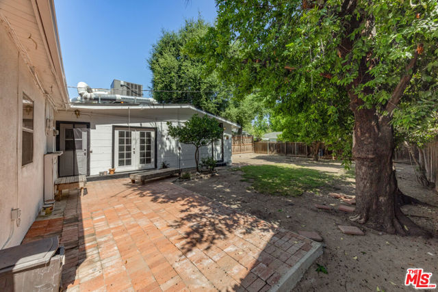 22027 Viscanio Road, Woodland Hills CA: https://media.crmls.org/mediaz/e5d8a34a-6113-4213-a19c-4015d1fd5dd6.jpg