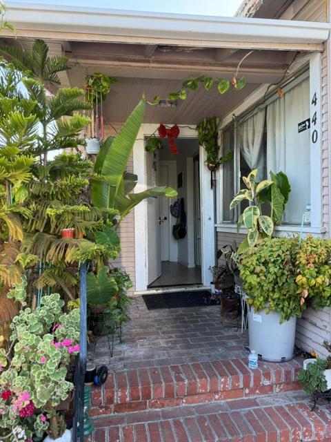 440 Madison Avenue, Redwood City CA: https://media.crmls.org/mediaz/e5d96c4e-988b-49e4-9a71-aa35872e6ee7.jpg