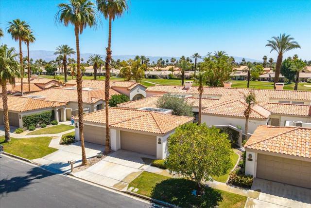 55334 Riviera, La Quinta CA: https://media.crmls.org/mediaz/e5da1850-b11c-481e-b041-f53e92c9edf2.jpg