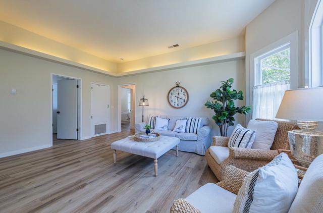 570572 Belden Street, Monterey CA: https://media.crmls.org/mediaz/e5da9c9b-b04c-481a-94f6-7309e5a29dfe.jpg