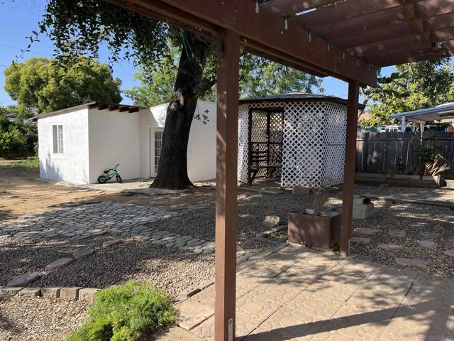 228 E 15th Ave, Escondido CA: https://media.crmls.org/mediaz/e5db0e91-f40a-4cb7-84cf-6ab6a9bcc9cd.jpg