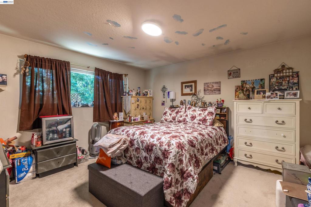 https://media.crmls.org/mediaz/e5dbd28e-a231-402e-9ad8-fb37ac392599.jpg?preset=X-Large