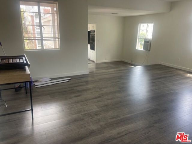 1845 1845 1/2 S South Beverly Glen Boulevard, Los Angeles CA: https://media.crmls.org/mediaz/e5dc7747-719b-48d5-8e1a-66ac94f6487a.jpg
