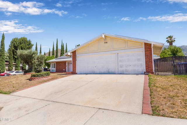 13716 Herrick Avenue, Sylmar CA: https://media.crmls.org/mediaz/e5dcc006-327d-47cc-be65-f6c1711b3eaa.jpg