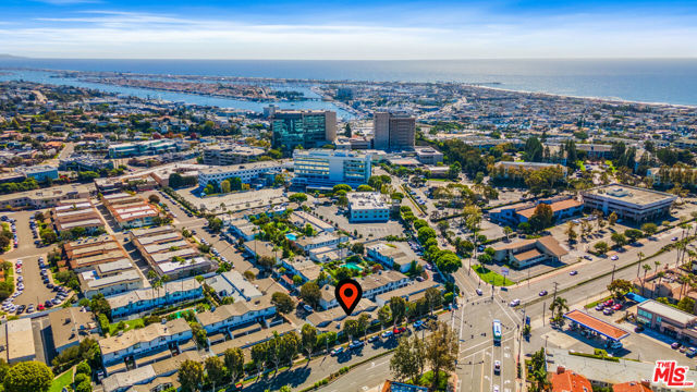 416 Bolero Way, Newport Beach CA: https://media.crmls.org/mediaz/e5dcfa16-ef74-4094-bbbf-c99000f11a0b.jpg